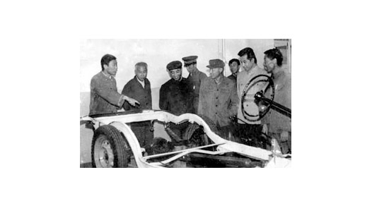 80年代初，交通部副部長王展義來我校檢查指導工作